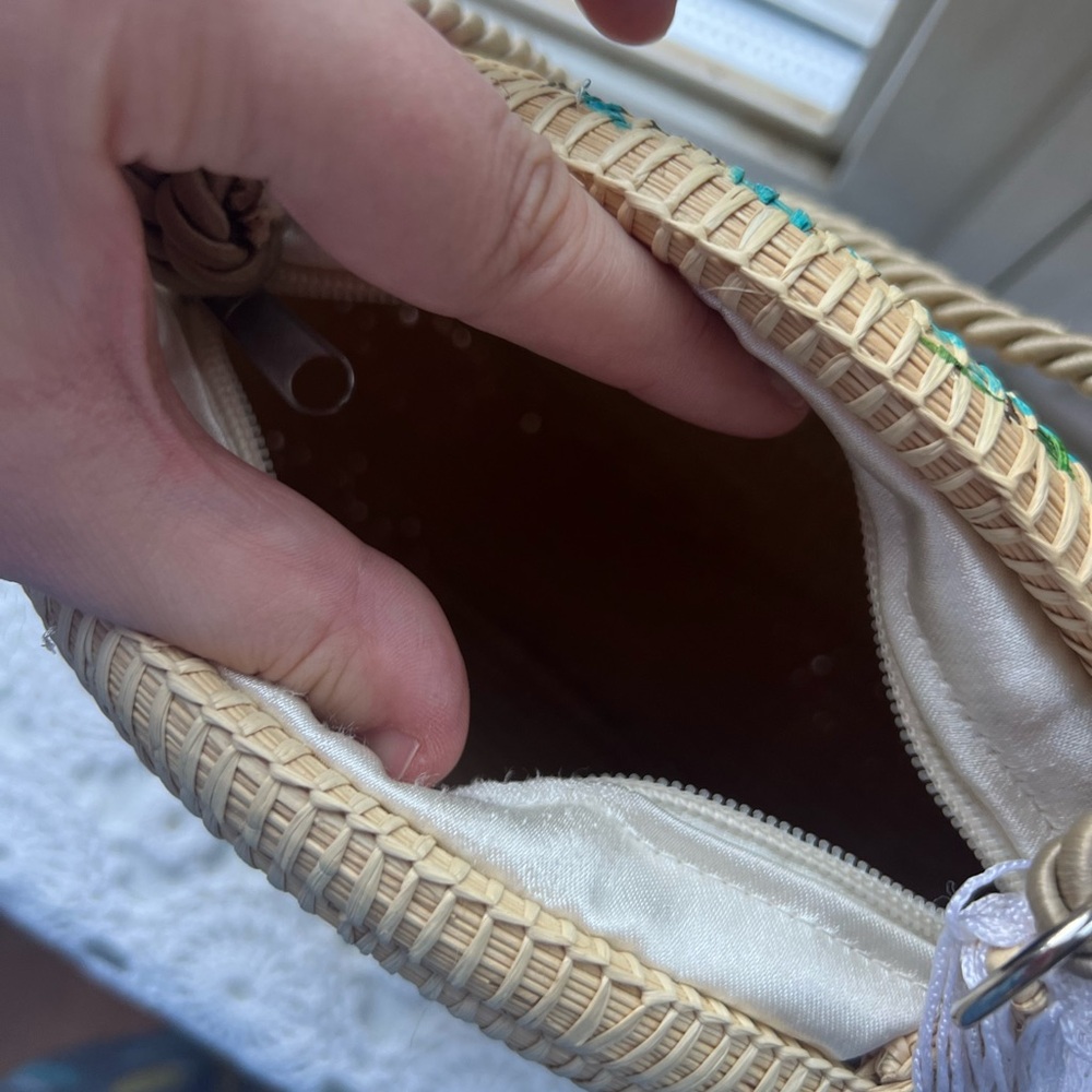 Handwoven Toquilla Straw Round Bag by Yurelly Mero - Blue Bird Design - Picture 11 of 12